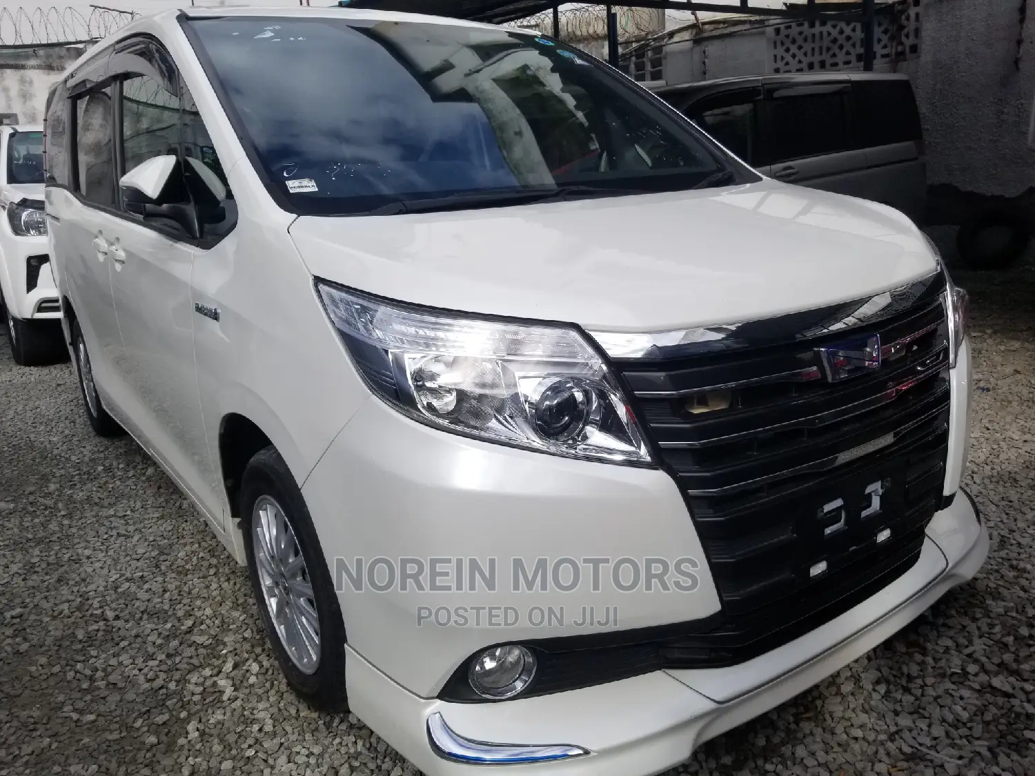 Toyota Noah 2015 White