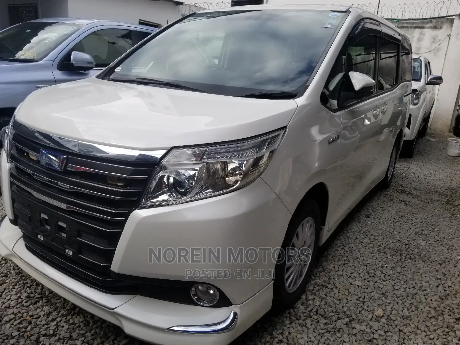 Toyota Noah 2015 White