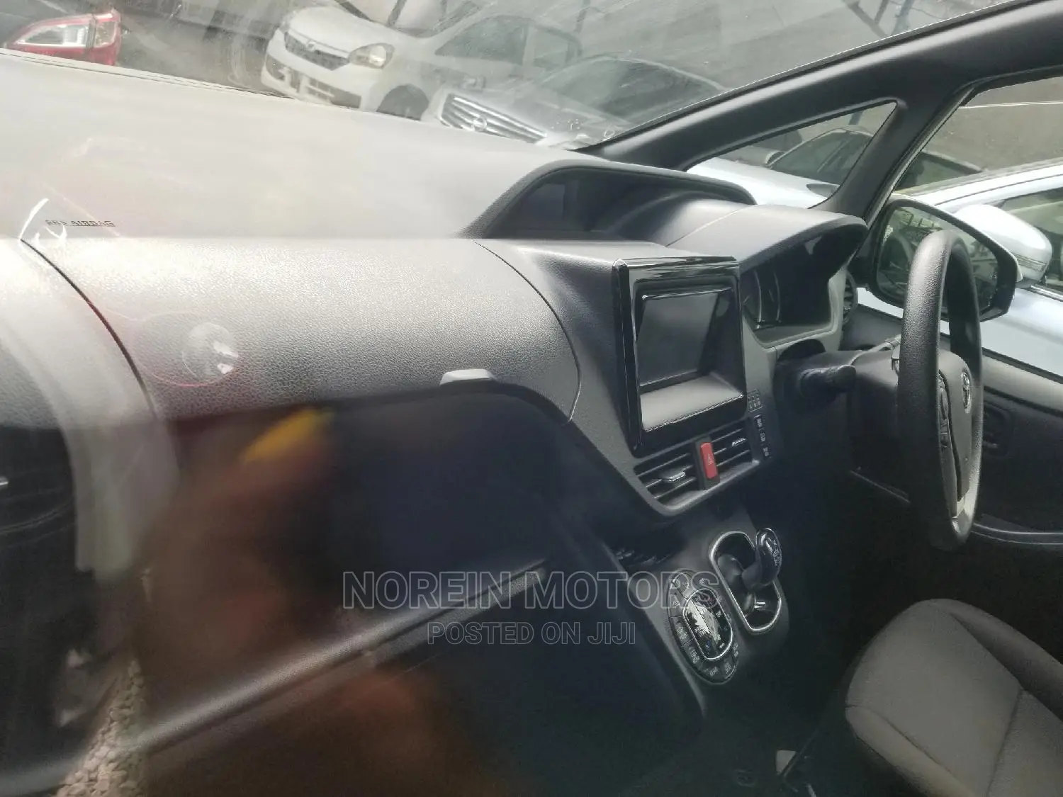 Toyota Noah 2015 White