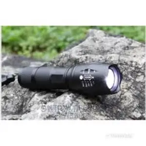 LED Rechargeable Tactical Flashlight T6 Torch 800 Lumens 1*2
