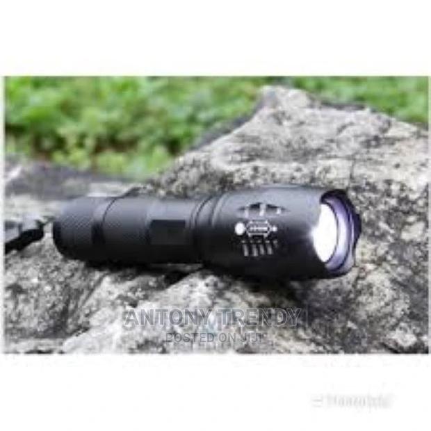 LED Rechargeable Tactical Flashlight T6 Torch 800 Lumens 1*2