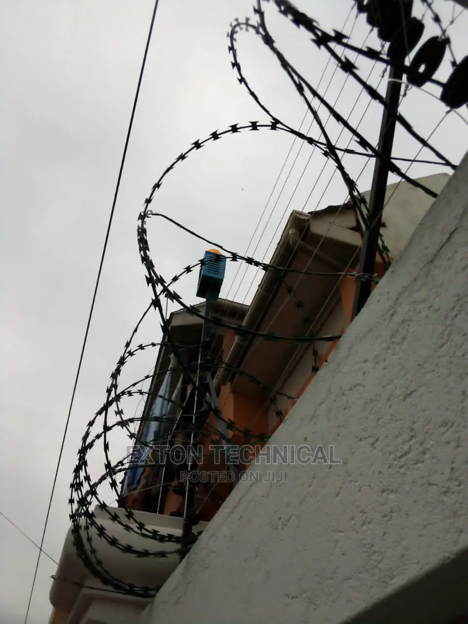 Electric Fence With Double Galvanized Razor Wire