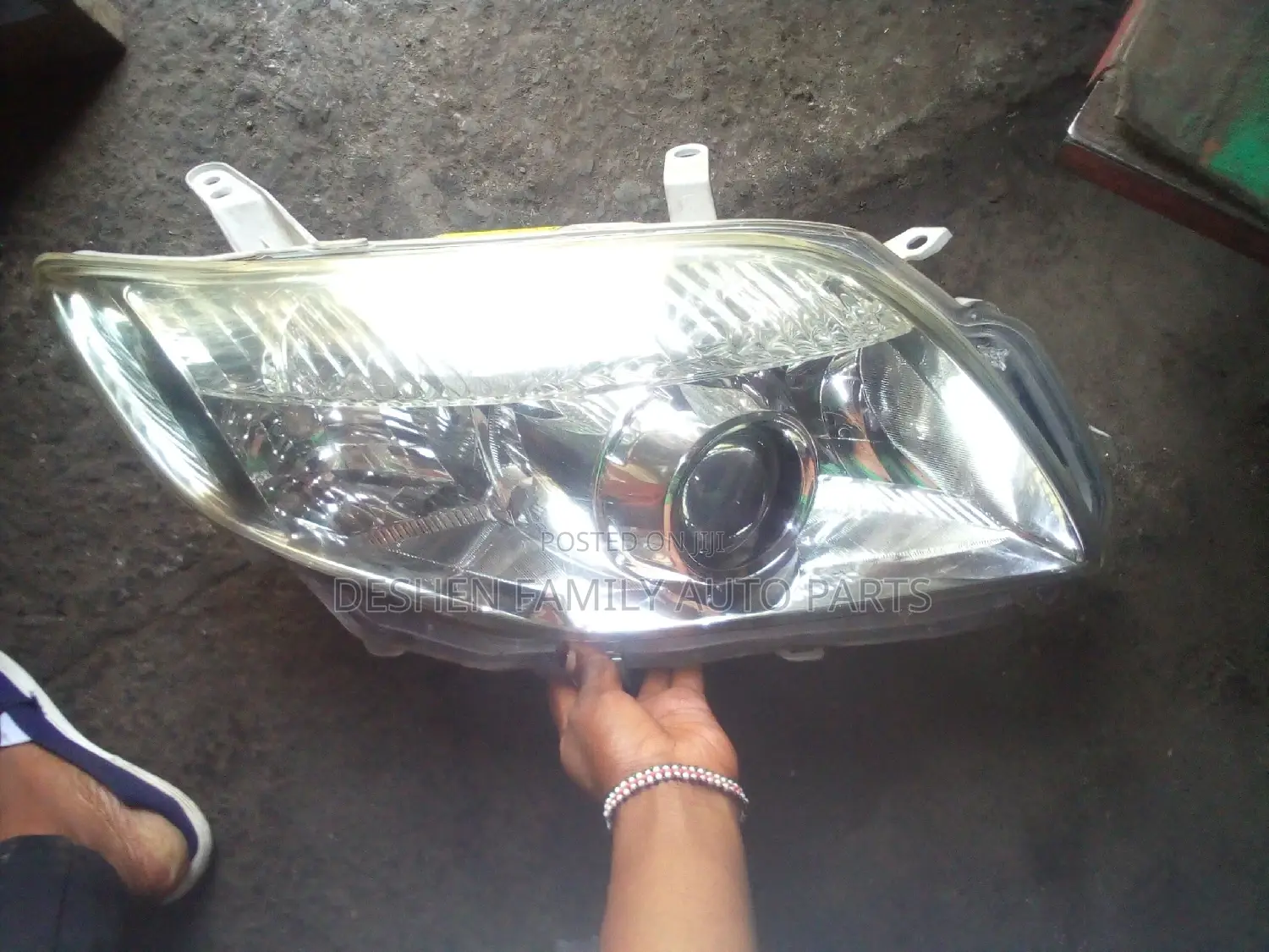 Axio/ Fielder Headlight