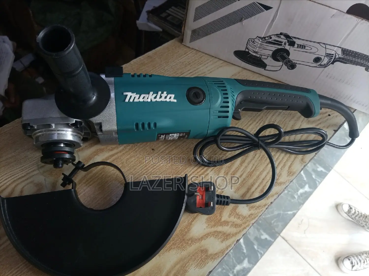 9.0 Makita Grinder