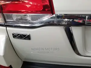 Toyota Land Cruiser 2017 White