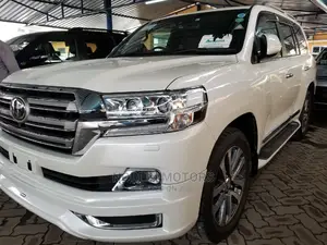 Toyota Land Cruiser 2017 White
