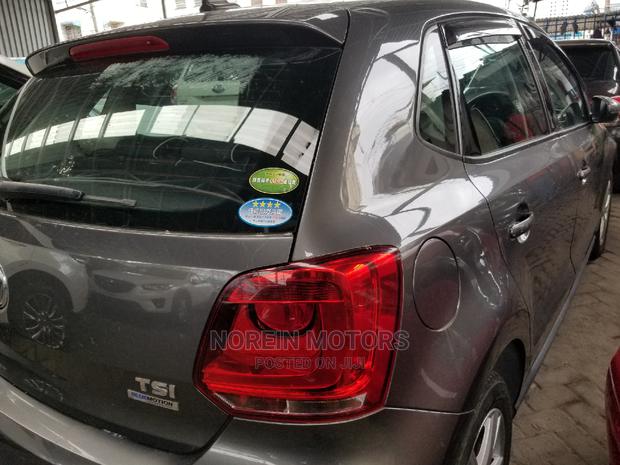 Volkswagen Polo 2015 Gray - thumbnail 4