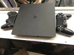 Ps4 Slim Pre Owned, 2 Pads