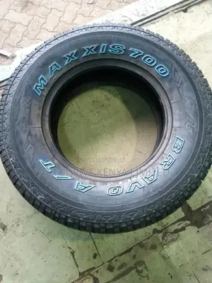 Maxxis 275/70r17