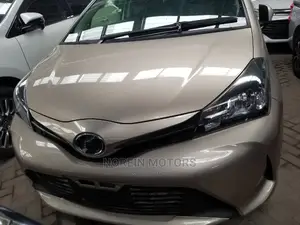 Toyota Vitz 2015 Gold