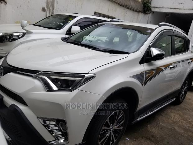 Toyota RAV4 2015 White - thumbnail 2