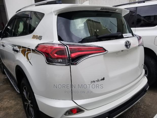 Toyota RAV4 2015 White - thumbnail 6