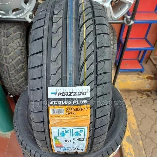 225/45 ZR17 Mazzini Tyre 94w Nylon Made in China