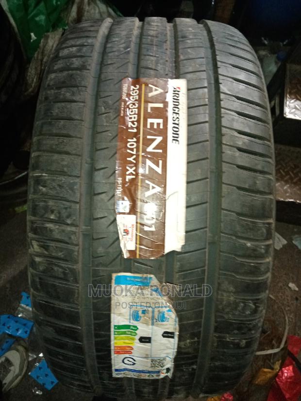 295/35r21 BRIDGESTONE TYRE (Alenza 001) Made in Japan
