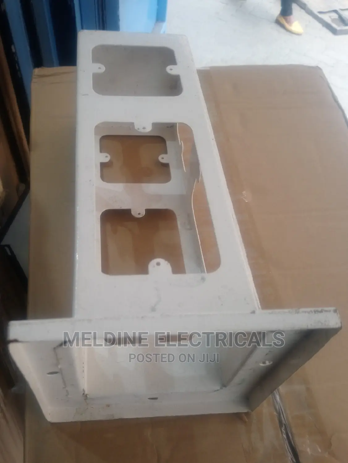 Pedestal Box 100 by 100