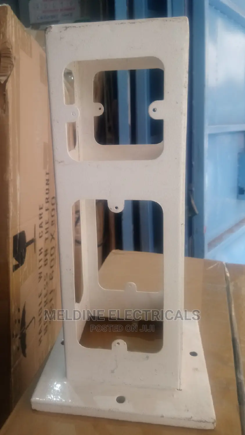 Pedestal Box 100 by 100