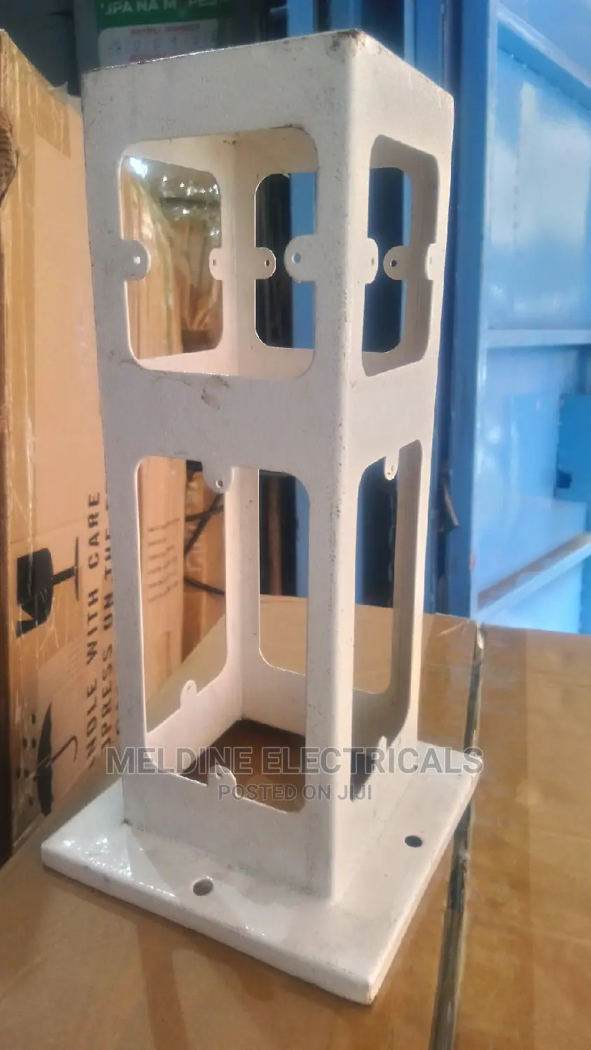 Pedestal Box 100 by 100