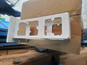 Pedestal Box 100 by 100
