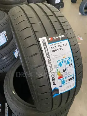 245/45 ZR18 Davanti Tyre Made in China