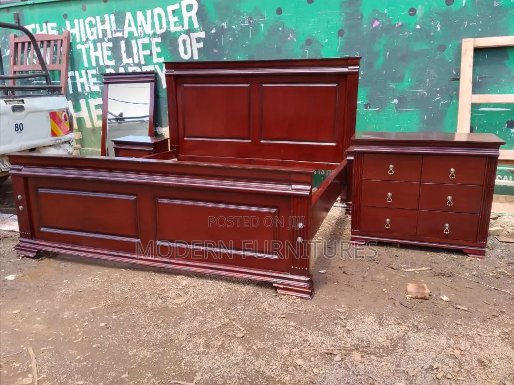 5/6 Bed With Dressing Mirror and Side Drawers
