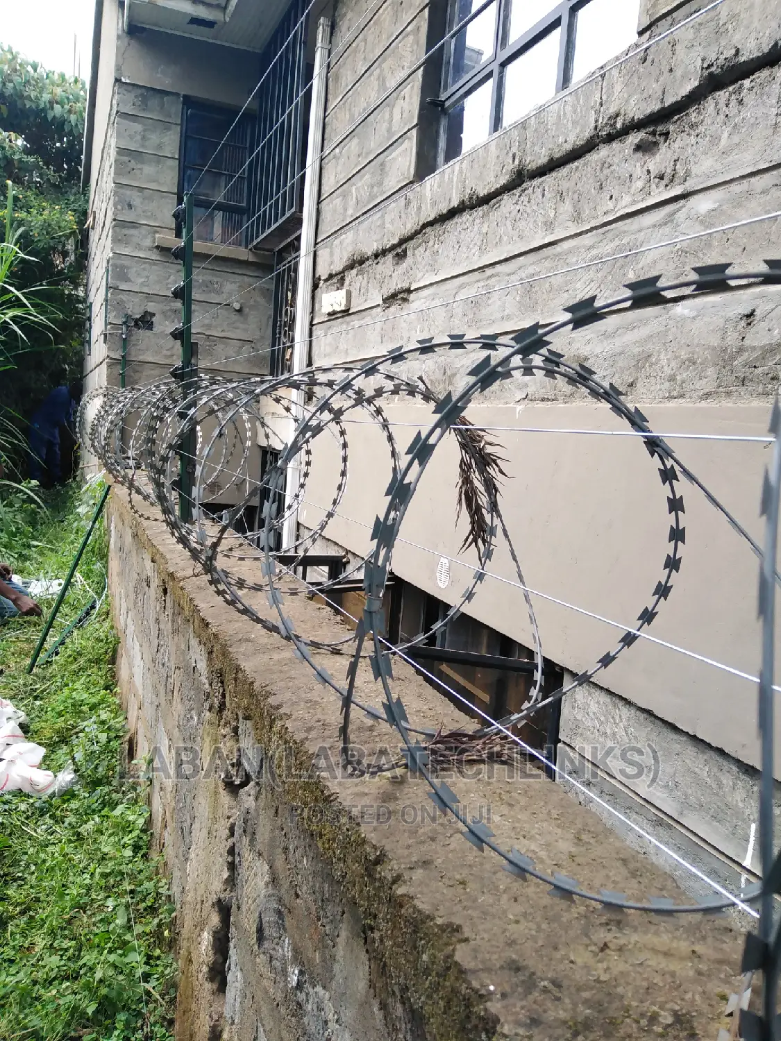 Electric Fence % Razor Fence Works
