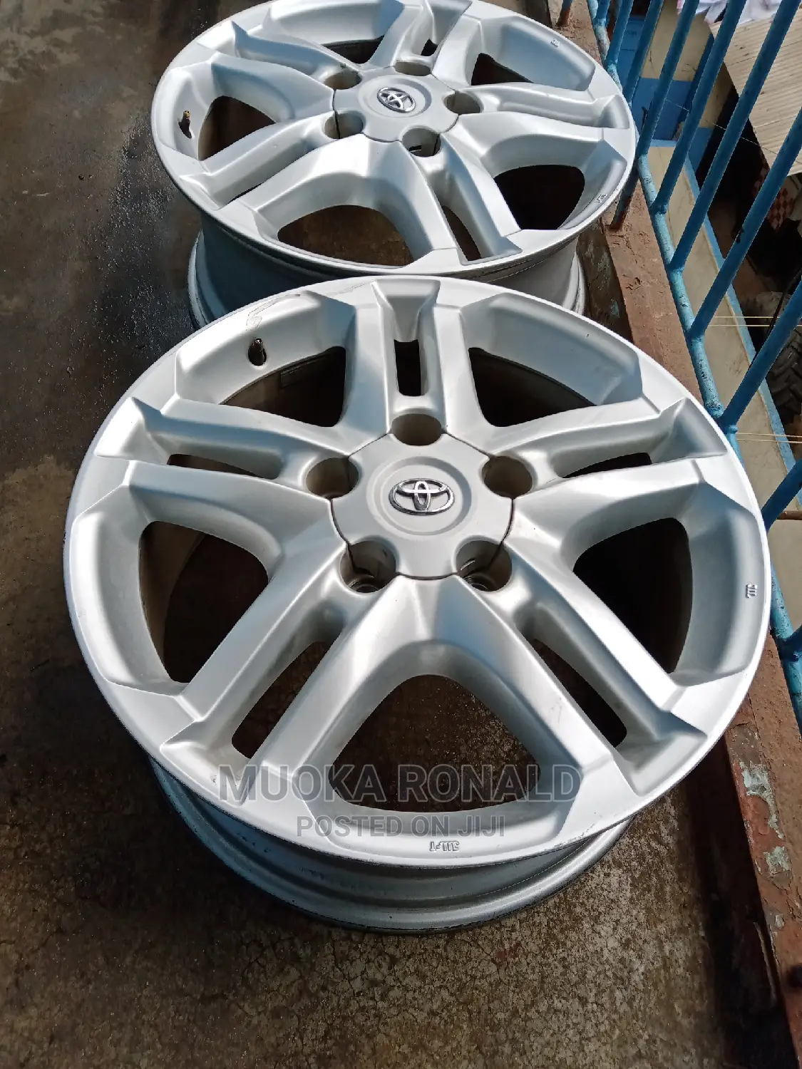 Landcruser V8 Rims 20inch (Original Rims?)