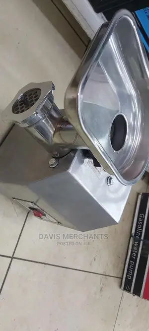 Meat Mincer. 60kg/Hour Capacity