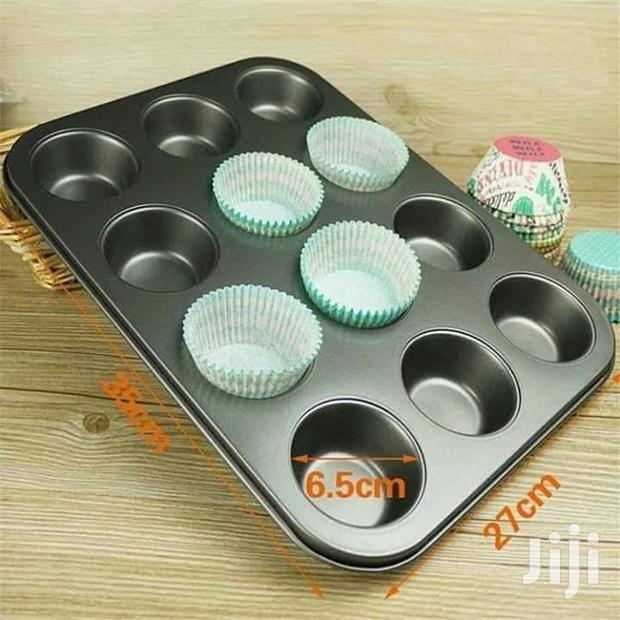 12 Cupcake Baking Tray - main view