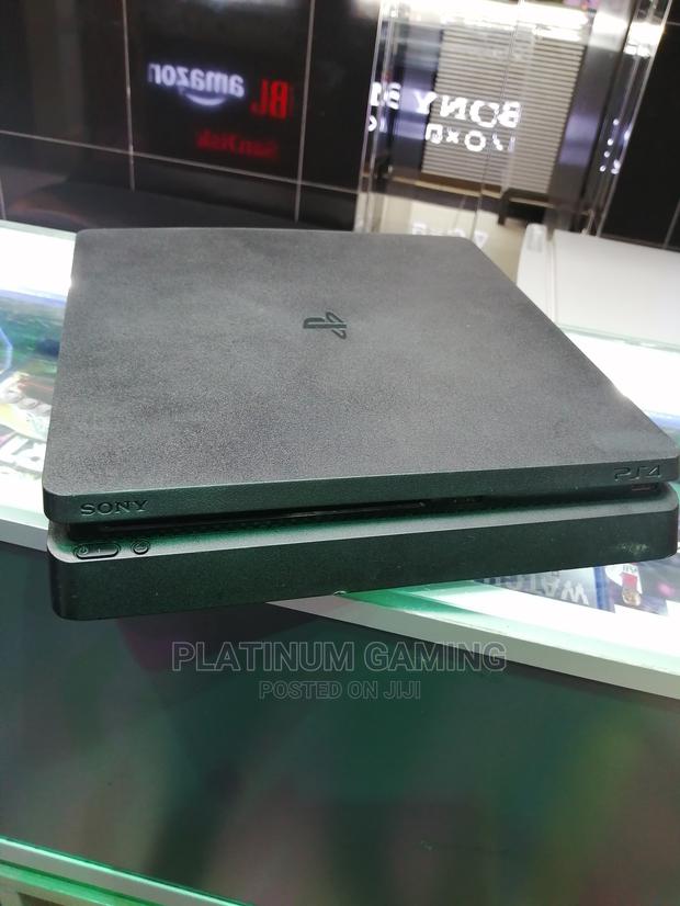 Playstation 4 Slim Refurbished - main view