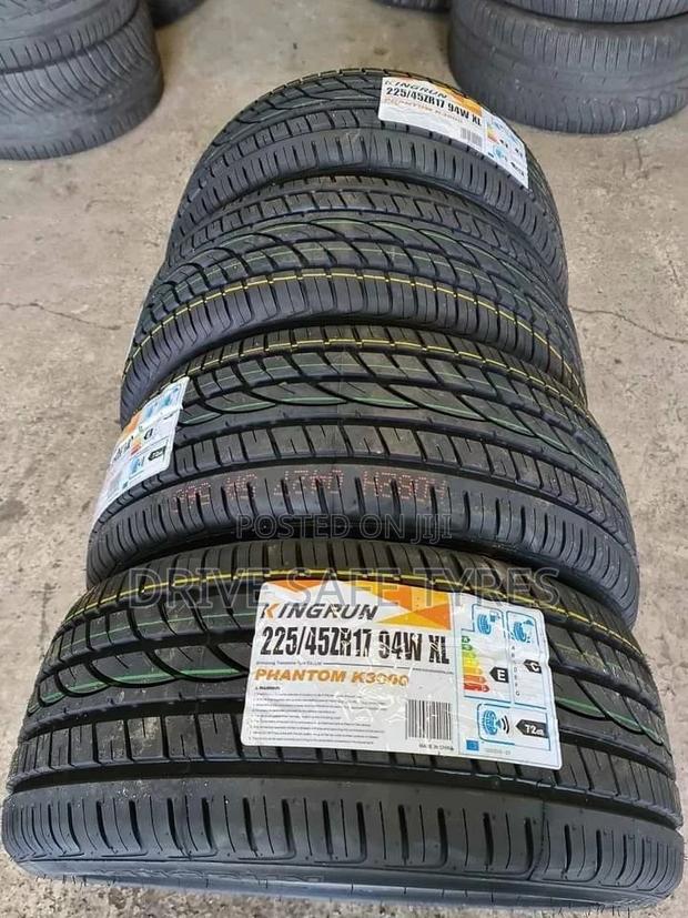 225/45 ZR17 Kingrun Tyre Made in China