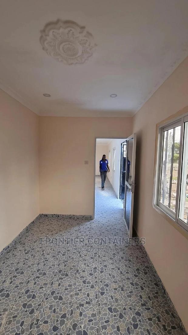 40ft Container Boardroom - thumbnail 3