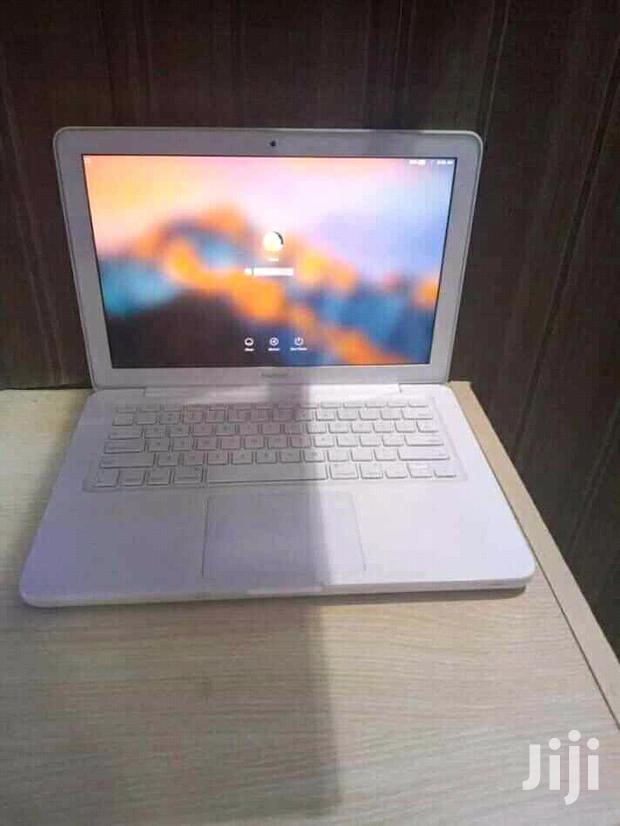 Simple To Use,Apple Macbook 4 Unibody - main view