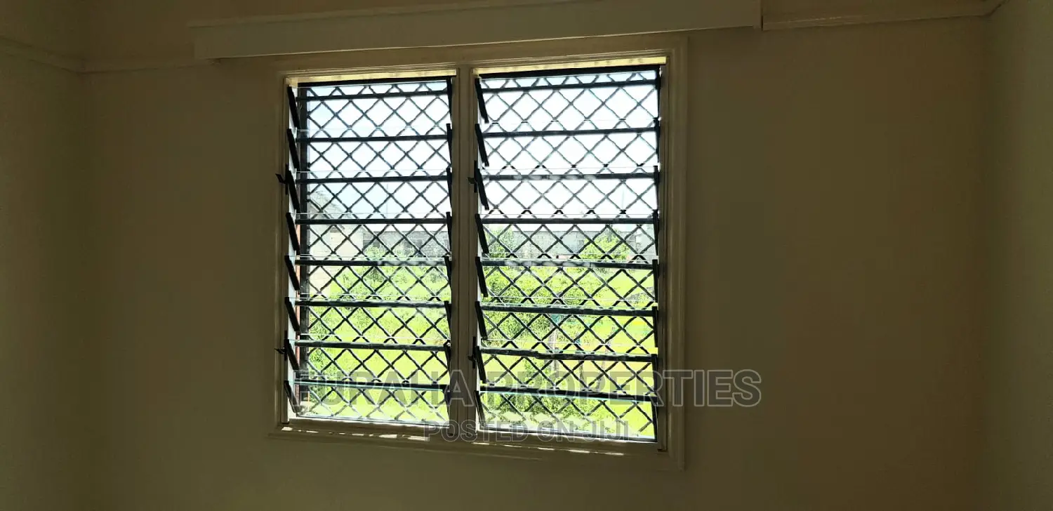 10bdrm Block of Flats in Half London, Likoni for Sale