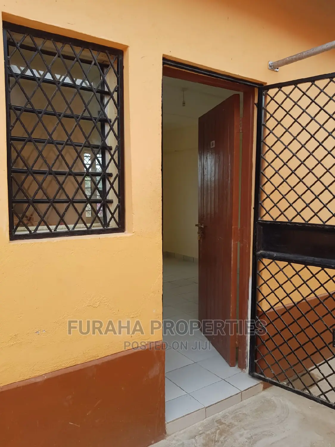 10bdrm Block of Flats in Half London, Likoni for Sale