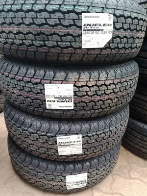 255/70 R15 C Bridgestone 110S