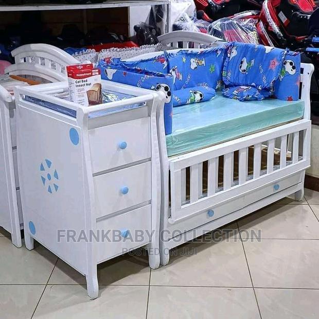 Chess of Drawers Baby Cot - main view