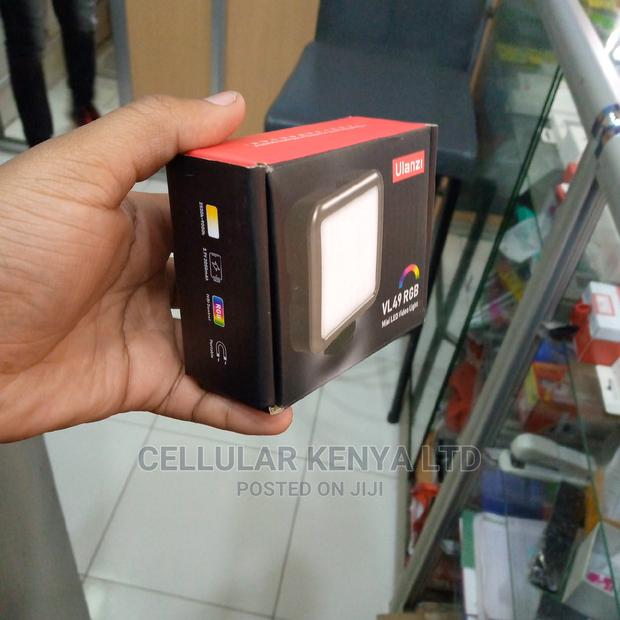 Ulanzi VL-49 Rechargeable Mini RGB Light - thumbnail 2