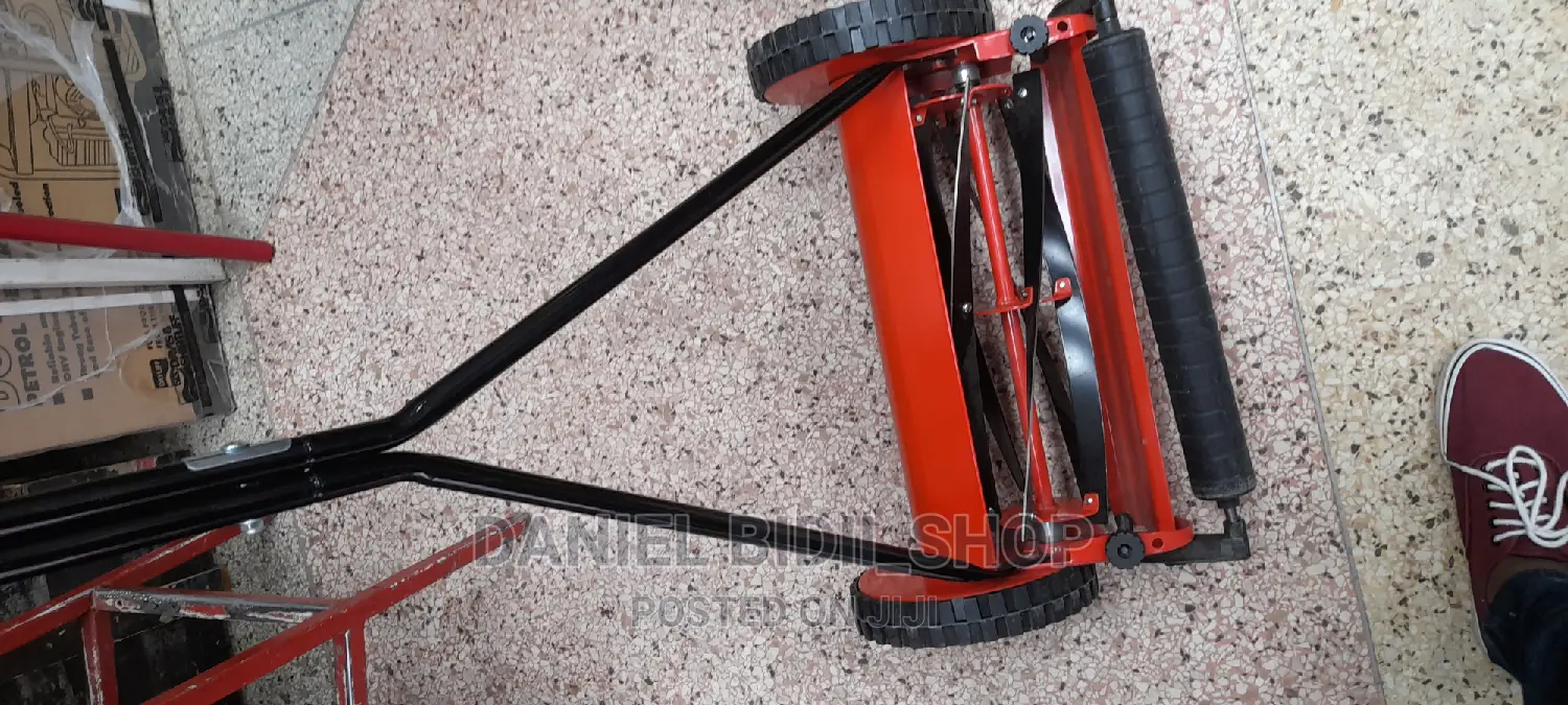 Manual Lawn Mower Machine