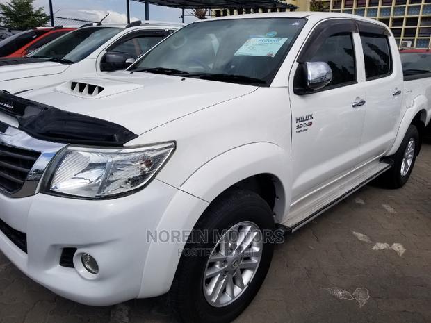 Toyota Hilux 2014 Pearl