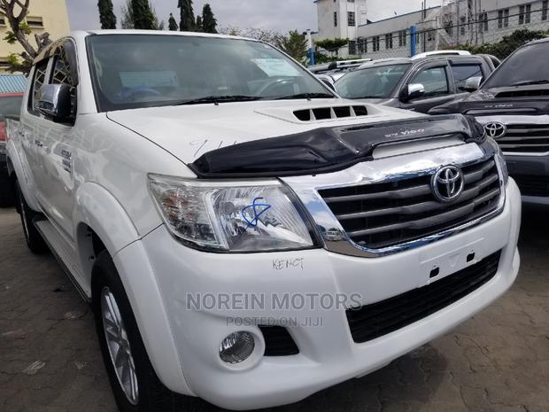 Toyota Hilux 2014 Pearl - thumbnail 2