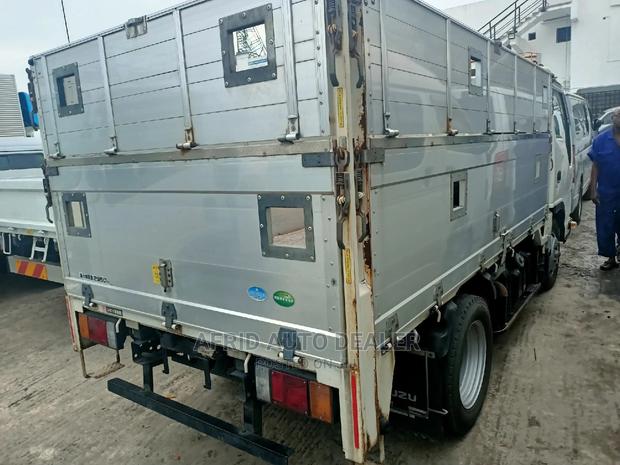 Isuzu Elf 3tonnes