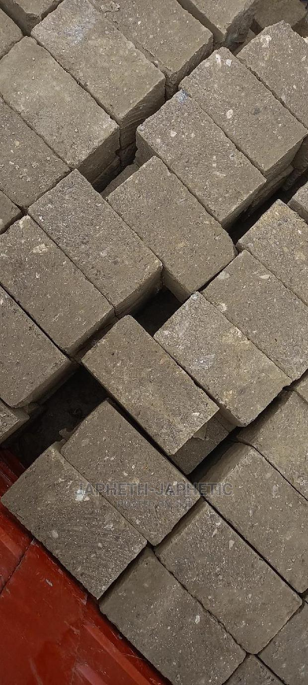 Grade 1 Khaki Machine Cut Stones, - thumbnail 2