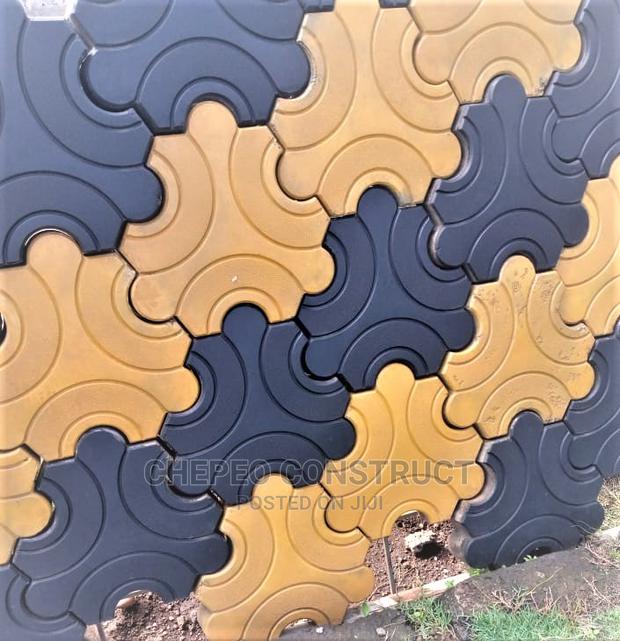 Cabros/Pavers - thumbnail 2