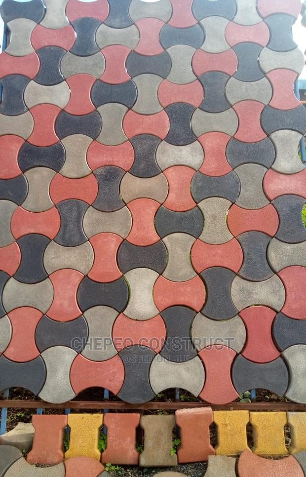 Cabros/Pavers - thumbnail 3