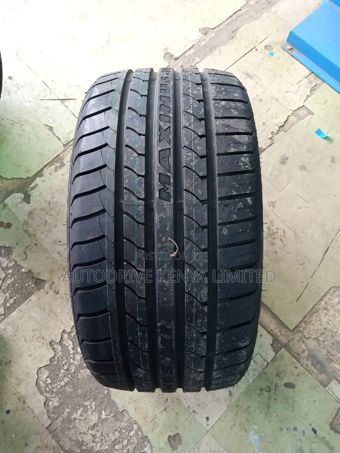 265/35r18 Maxtrek 97W