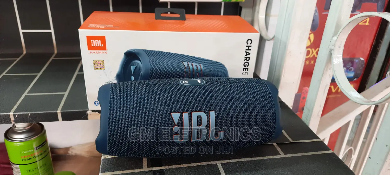 JBL Charge 5 Bt Speaker.