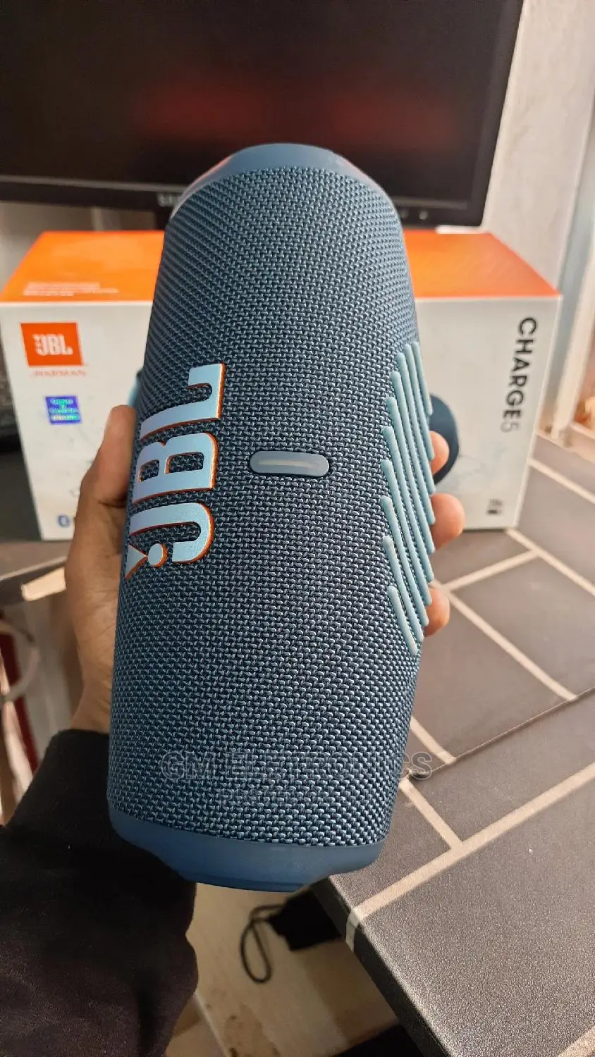 JBL Charge 5 Bt Speaker.