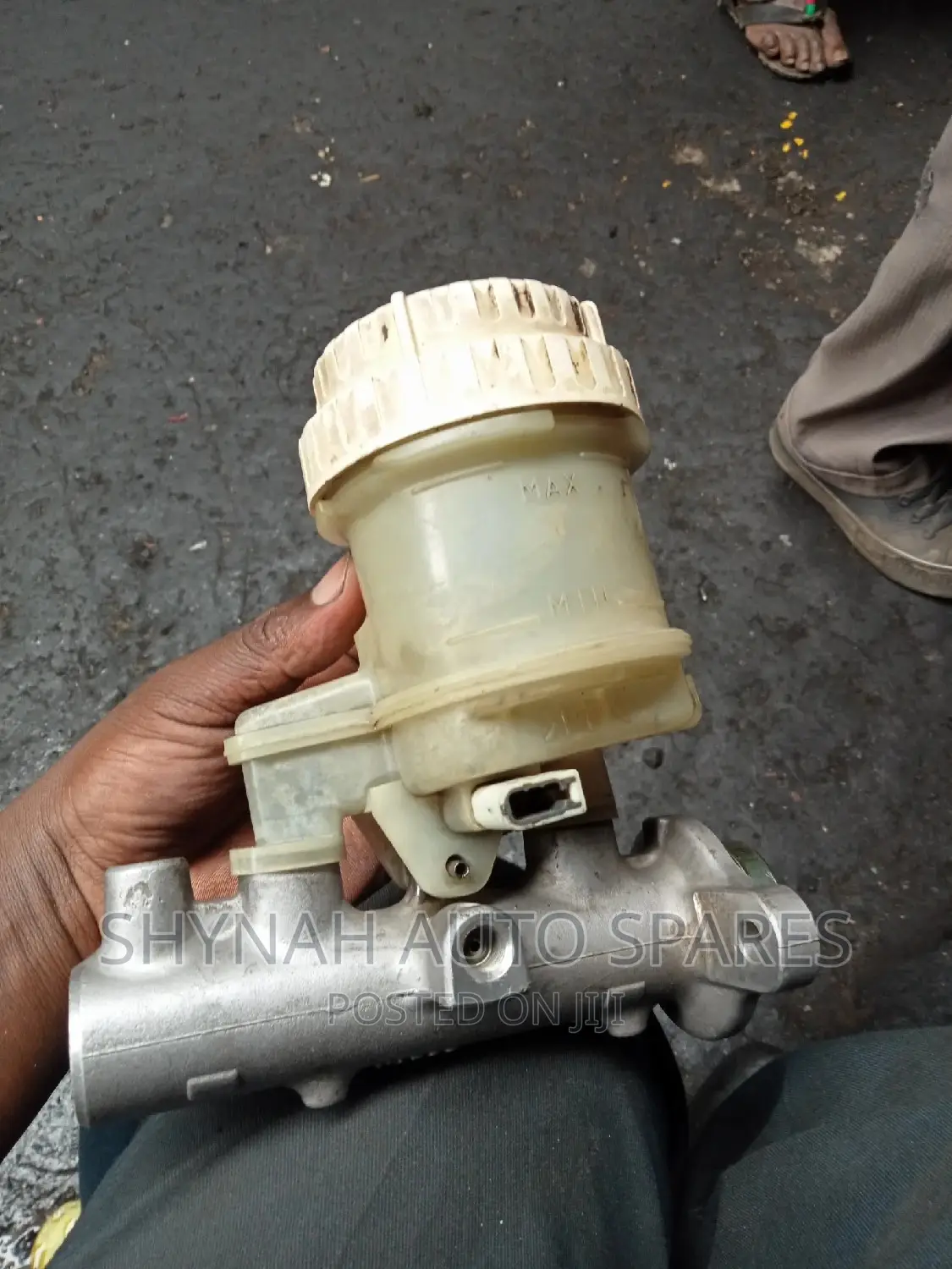 Brake Master Cylinder L200