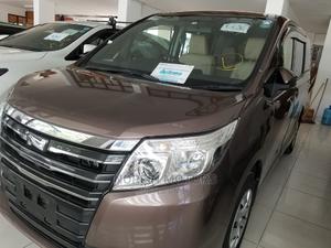 Toyota Noah 2015 Brown - main view