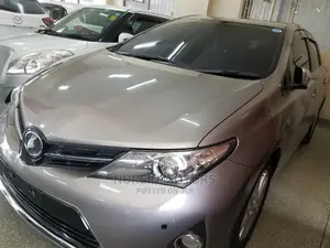 Toyota Auris 2015 Gray